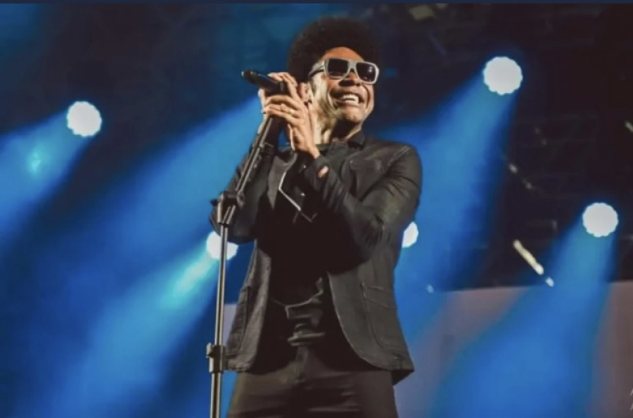 Thalles Roberto canta hino do Flamengo em Marcha para Jesus e divide opiniões entre fiéis