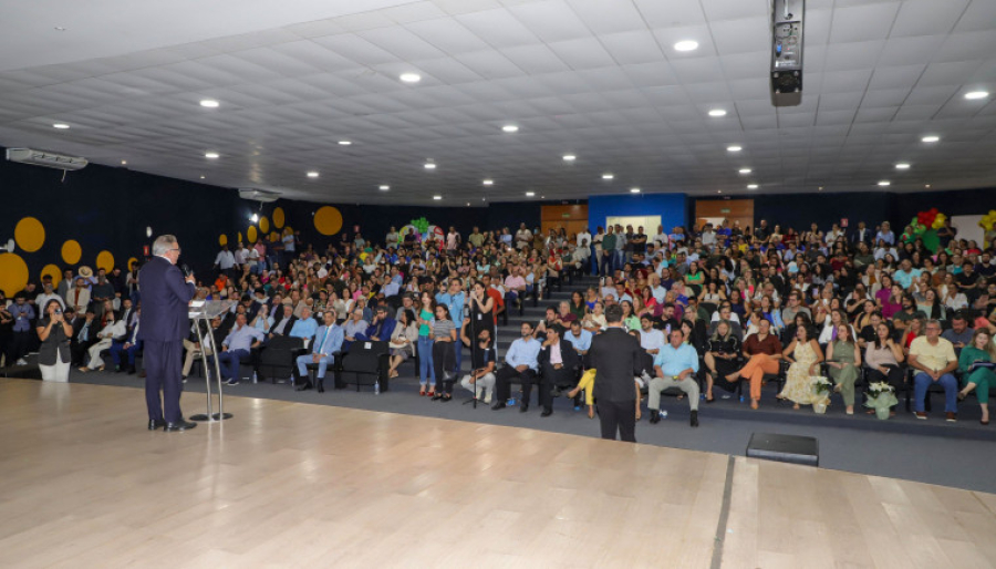 Após 10 anos de espera, Tocantins sanciona novo PCCR da Educação com até 61% de ganho real para professores