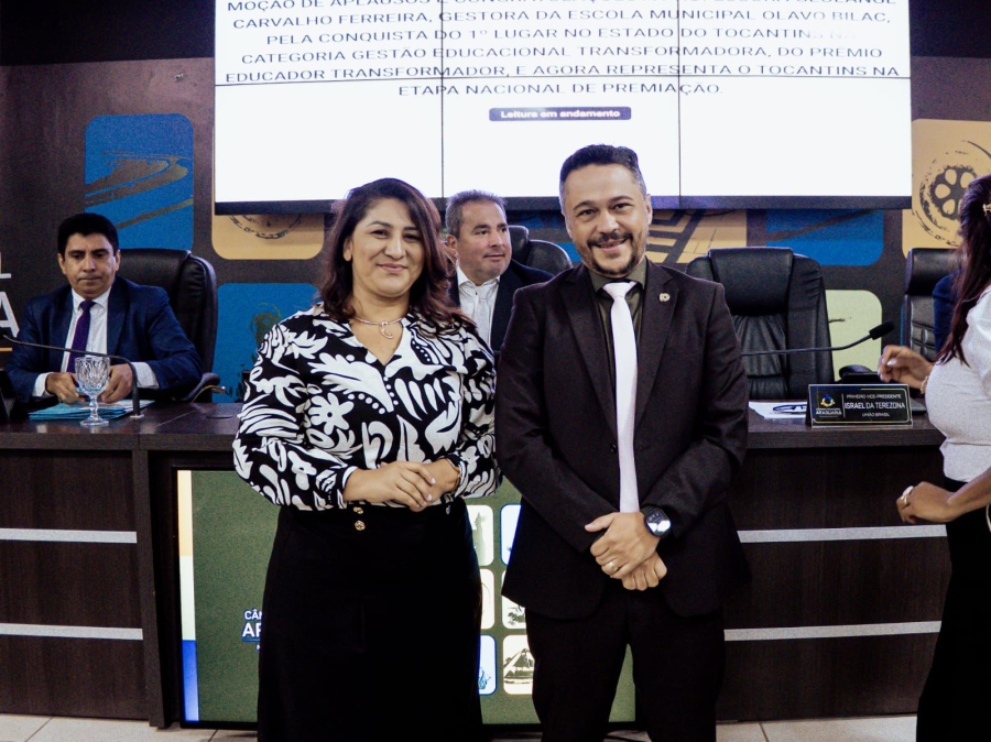 Câmara Municipal de Araguaína homenageia professora por representar o Tocantins no Prêmio Educador Transformador
