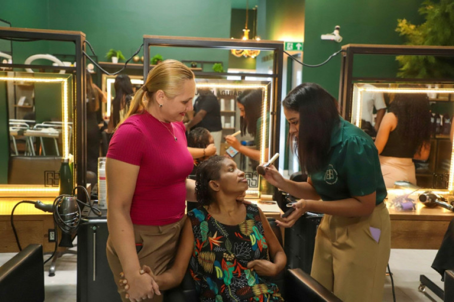 Primeira vez no salão: mulheres do Centro-Dia vivem momento inesquecível em Araguaína