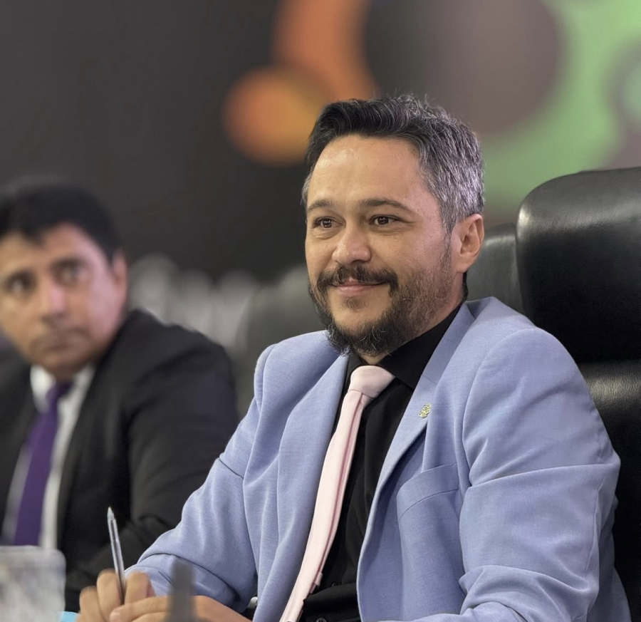 Max Fleury consolida apoio para reeleição na Câmara e descarta candidatura em 2026