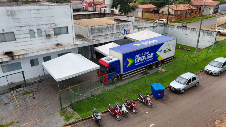 Carreta do programa “Agora Tem Especialistas” oferece exames e consultas para mulheres em Araguaína