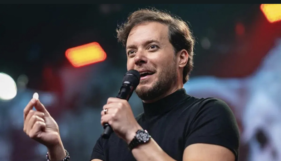 PASTOR ANDRÉ VALADÃO COLOCA MANSÃO À VENDA EM ORLANDO POR R$ 8,5 MILHÕES E PLANEJA NOVA RESIDÊNCIA