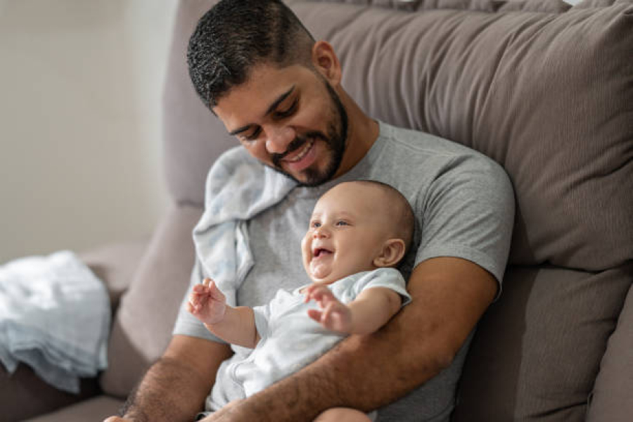 PAIS TERÃO MAIS TEMPO COM OS FILHOS: NOVA LEI AMPLIA LICENÇA-PATERNIDADE