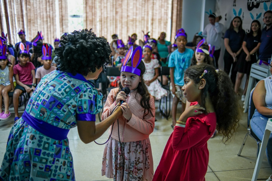 Crianças atendidas pelo CRAS participam de festa de Páscoa com atividades educativas em Araguaína