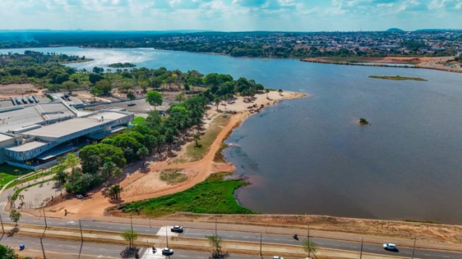Mesmo com água própria para banho, Prefeitura orienta população a evitar a Prainha da Via Lago neste fim de semana