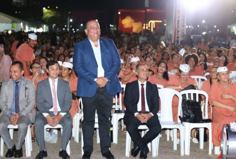 EDUARDO GOMES PARTICIPA DE CONGRESSO EVANGÉLICO QUE REÚNE MAIS DE 10 MIL PESSOAS EM PALMAS