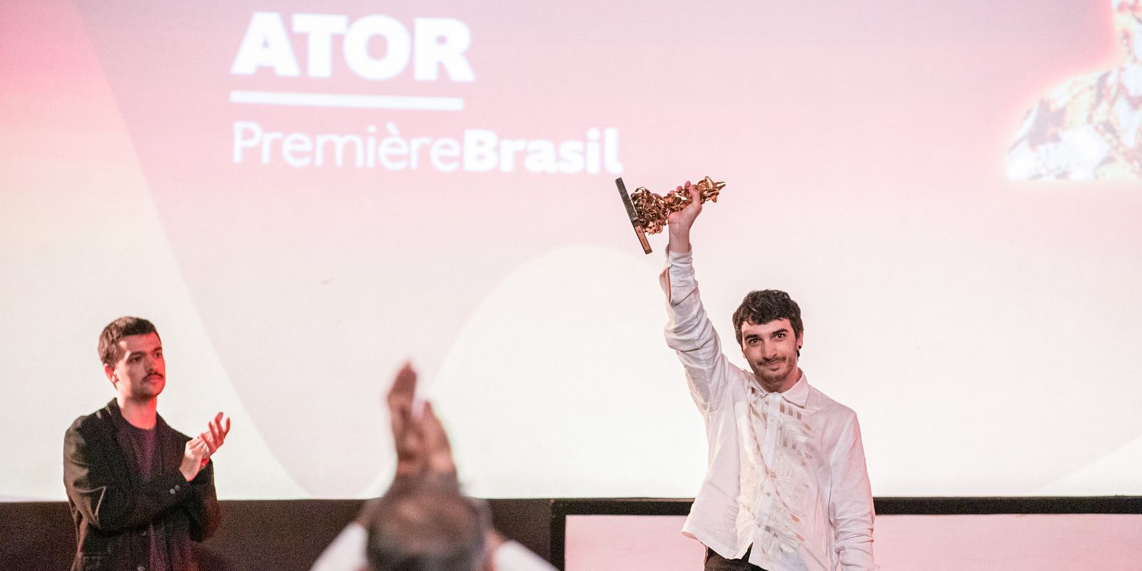 A Margem do Rio e Elza vencem principais prêmios do Festival do Rio
