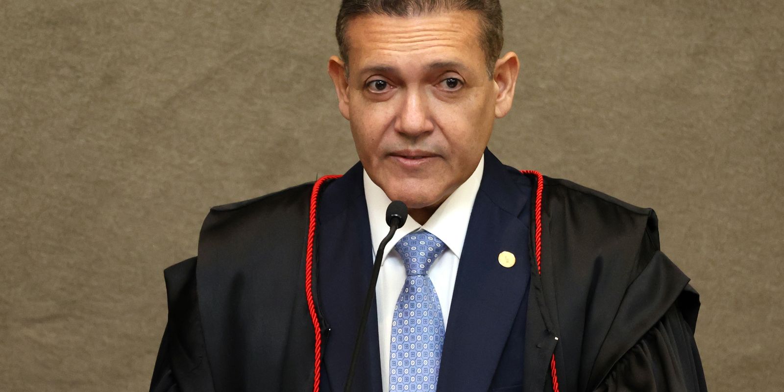 Kassio atende Flávio e suspende circulação de jornal de sindicato