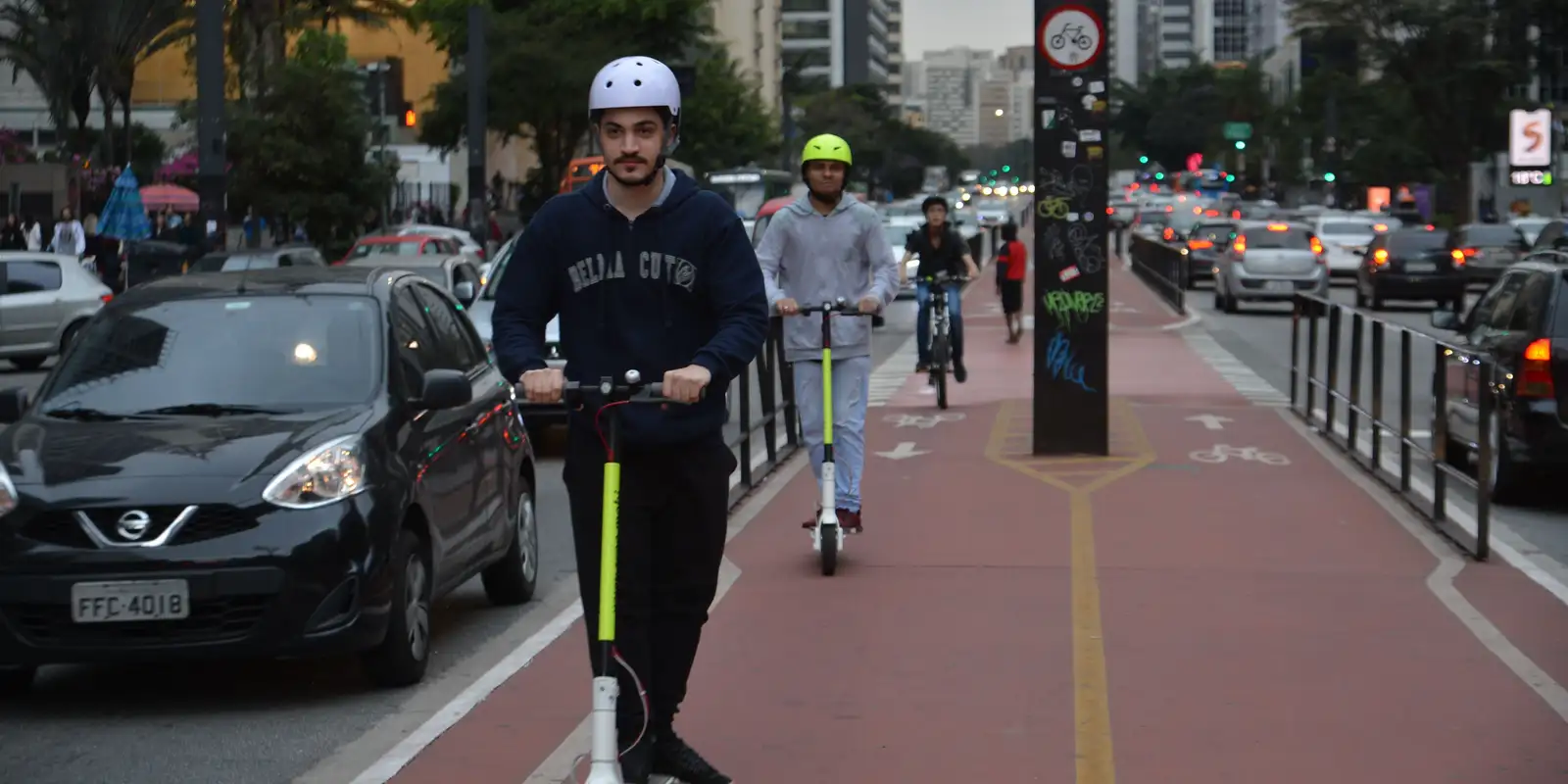 Prefeitura de SP começa a fiscalizar bicicletas e patinetes elétricos