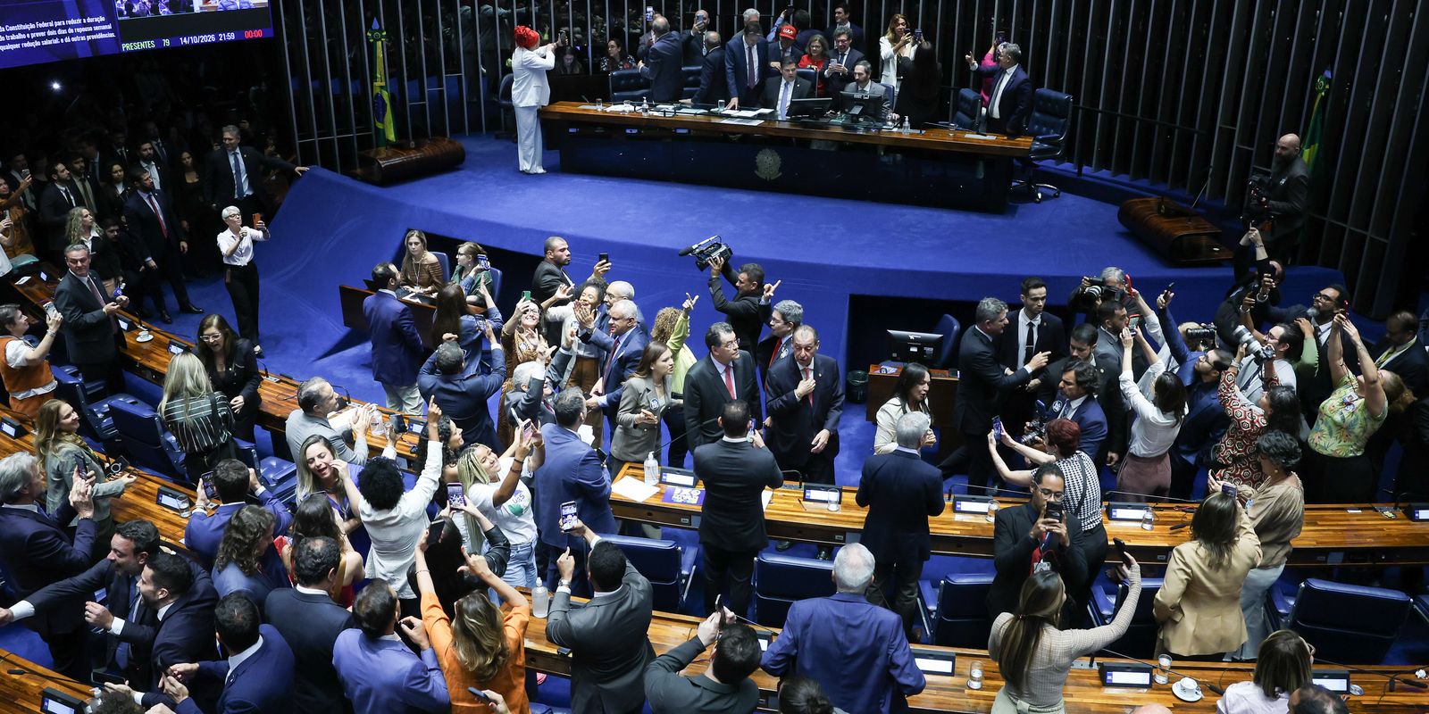 Senado aprova fim da escala 6x1 e redução da jornada de trabalho