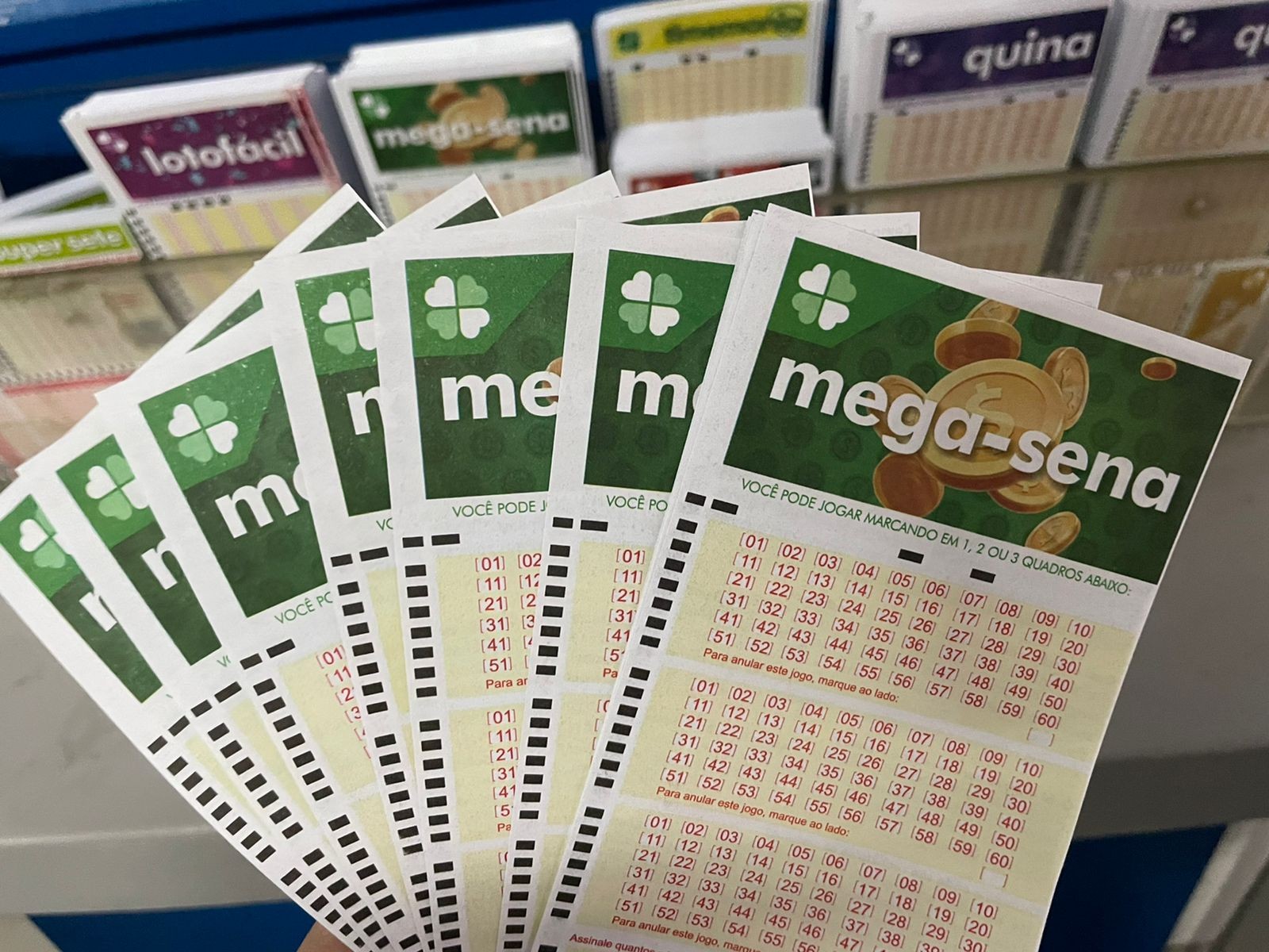 Mega-Sena pode pagar R$ 230 milhões neste sábado; g1 transmite ao vivo