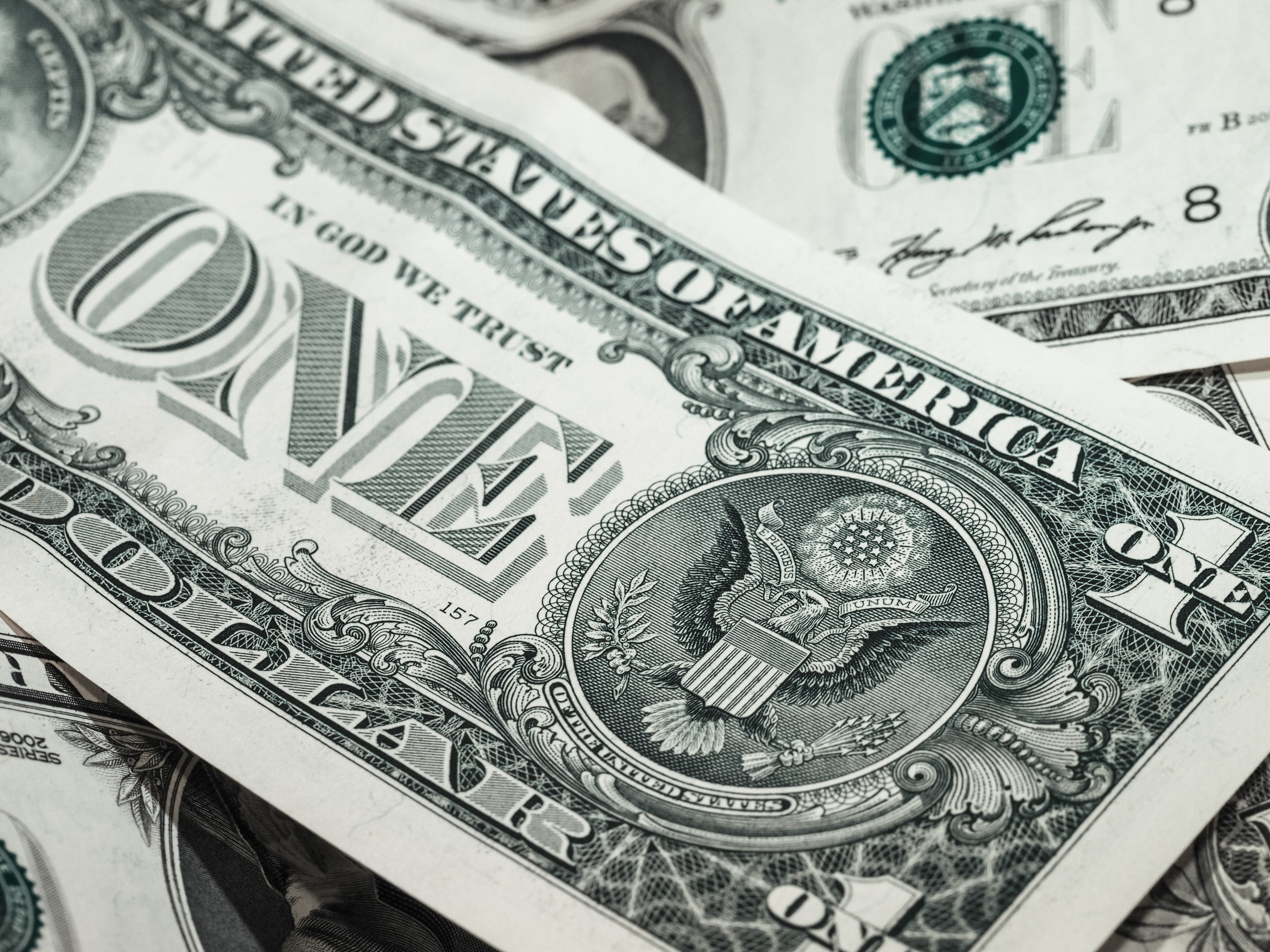 Dólar abre em alta, com decisão de juros dos EUA no foco