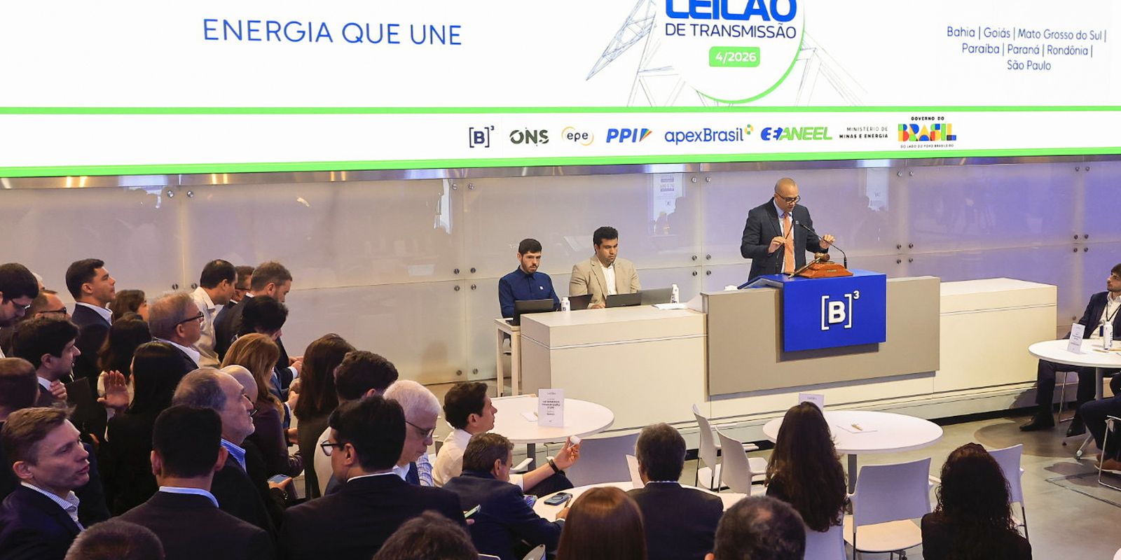 Com muita disputa, Aneel leiloou oito lotes de transmissão de energia